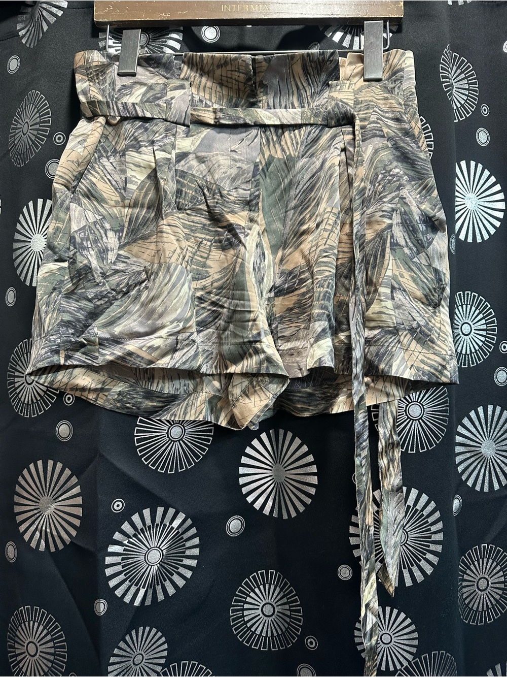 L'agence Alex Short PALM PRINT. Like NEw - Picture 2 of 8